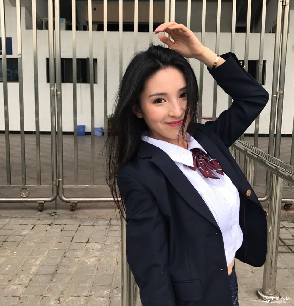 YY话社公会百遍精灵风骚动人美女主播芮宝性感私照15