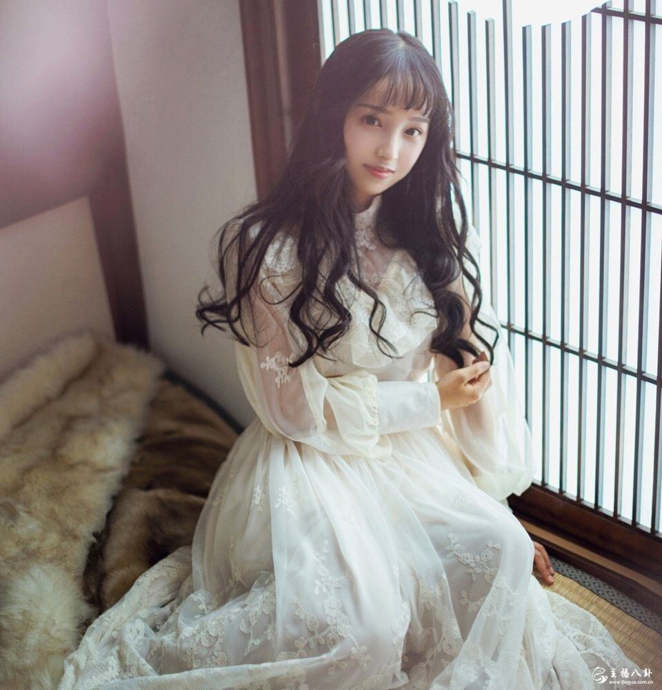 高颜值高学历学霸才艺女主播文小婧高清写真照片2
