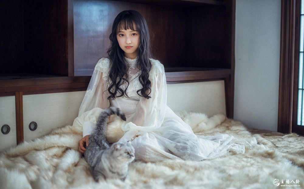 高颜值高学历学霸才艺女主播文小婧高清写真照片6