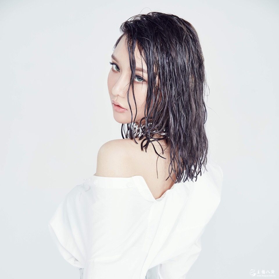 熊猫人气美女主播Minana罗米娜性感写真照+私照来袭8
