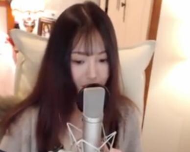 慕诗琪2017-08-27直播录像回放 听歌戴耳机哟~