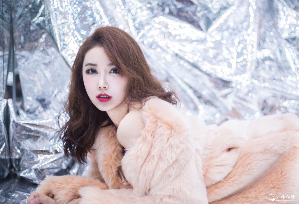 歪歪当红电母美女主播小露娜性感写真照片6