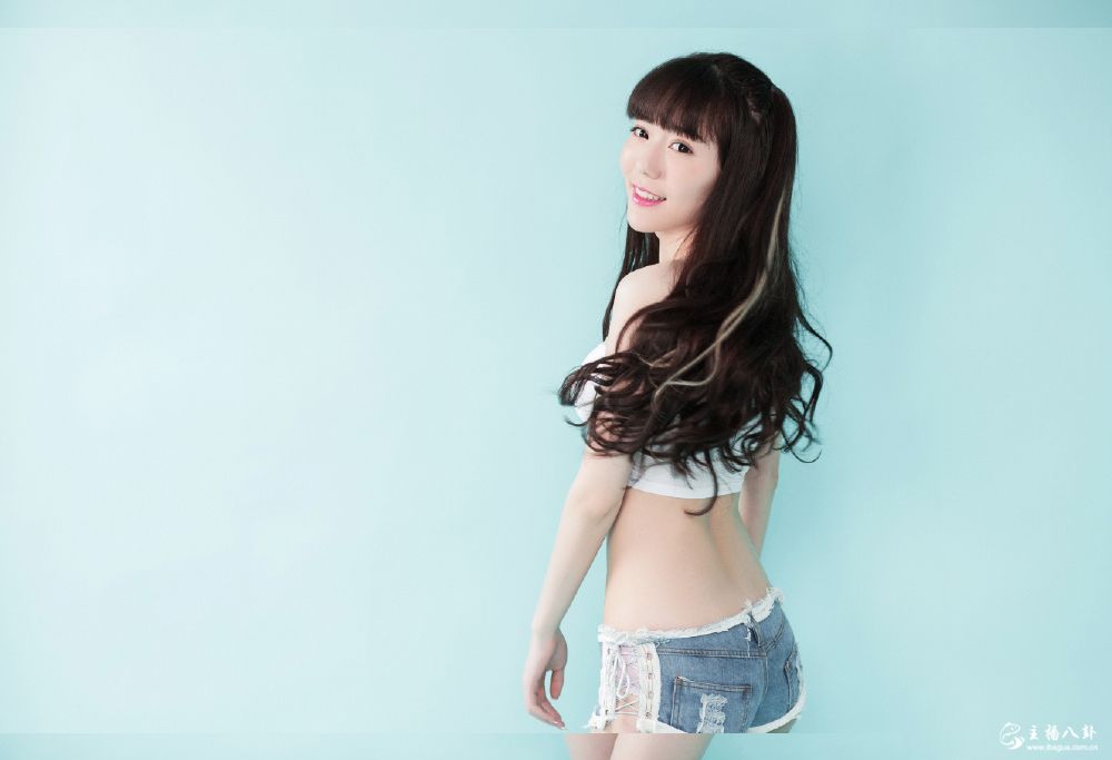 yy星妹妹“热辣一夏”性感写真照片3