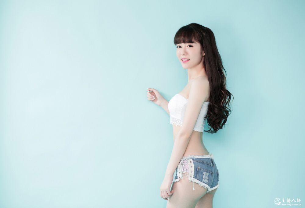 yy星妹妹“热辣一夏”性感写真照片4