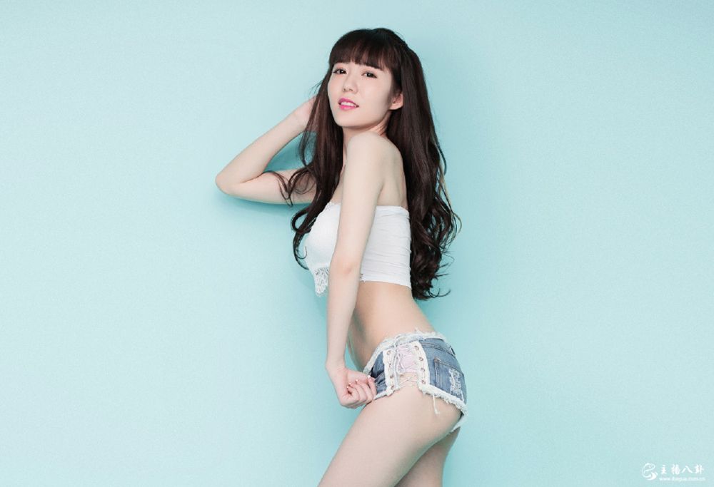 yy星妹妹“热辣一夏”性感写真照片5