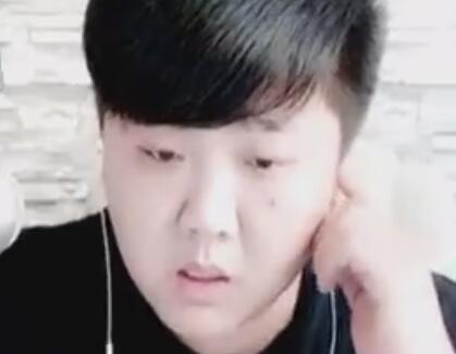 yy左耳翻唱歌曲《不等你》