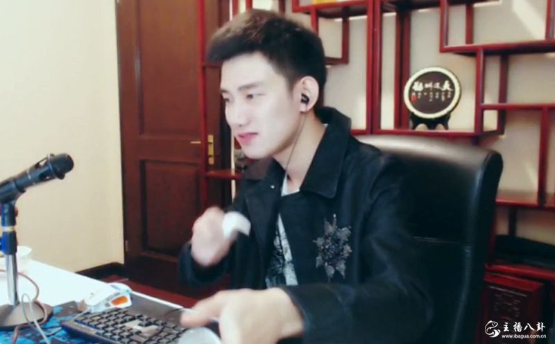 YY：阿哲深夜直播透露心声 新歌《做自己》即将发行！