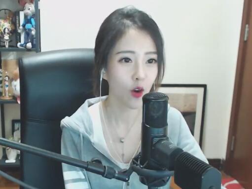 冯提莫2017-10-13直播录像回放  冯提莫：我爱唱歌，唱歌让我快乐!!!