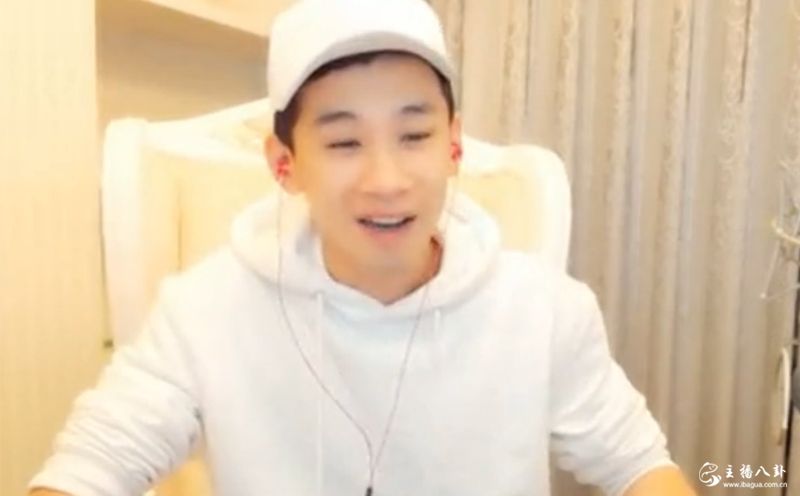 YY：王小源宣布退网，天佑拿话返嘲讽：曾经还劝我呢！