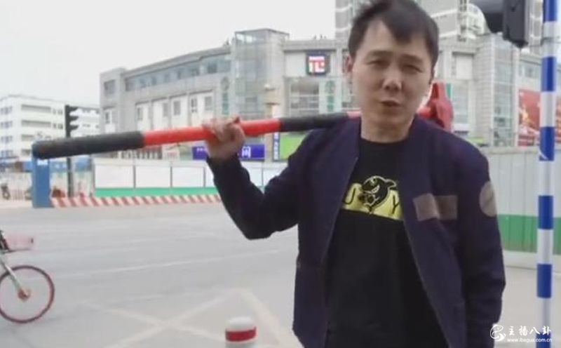斗鱼大官人：我不屑于开挂 如果我开挂 请砸烂我的右手