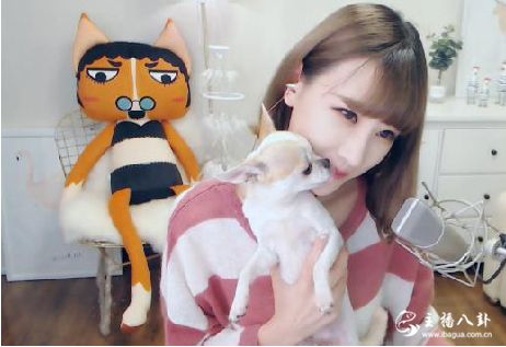 YY：为了抢周星，子晴居然开小号狂刷8万！