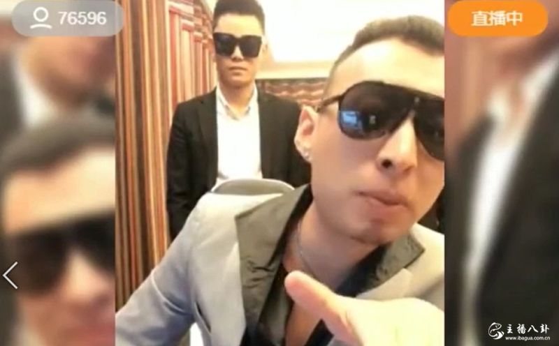 快手：上官带刀获驴家班成员当背景墙？