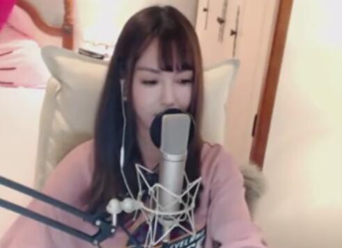 慕诗琪2017-11-10直播录像回放 我唱歌给你听你要戴耳机哟~