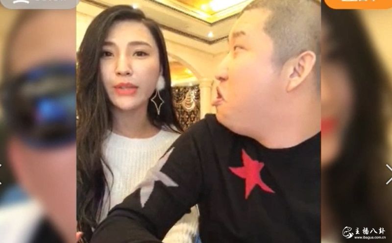 快手：二驴的吃天佑醋！一起吃火锅媳妇给天佑夹菜？原因是天佑...