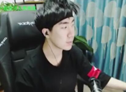 骚男2017-11-11直播录像回放 中单lol~九点半继续吃鸡 P1