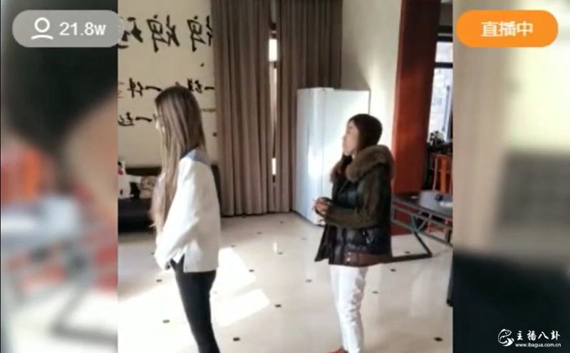 快手:牌妈居然如此年轻！还跳起了社会摇！