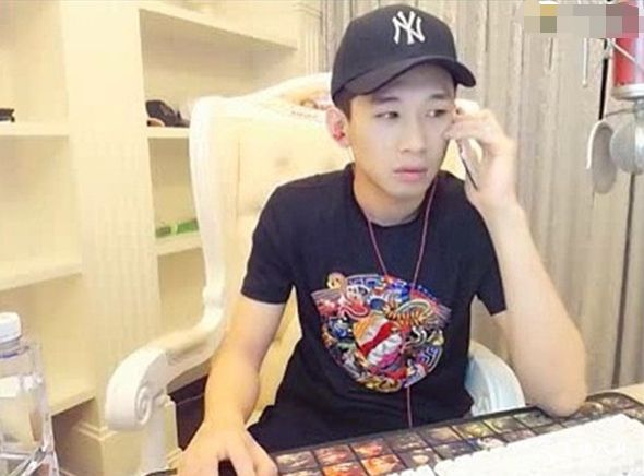 YY：巅峰对决！老毕、天佑、老李齐聚男脱？