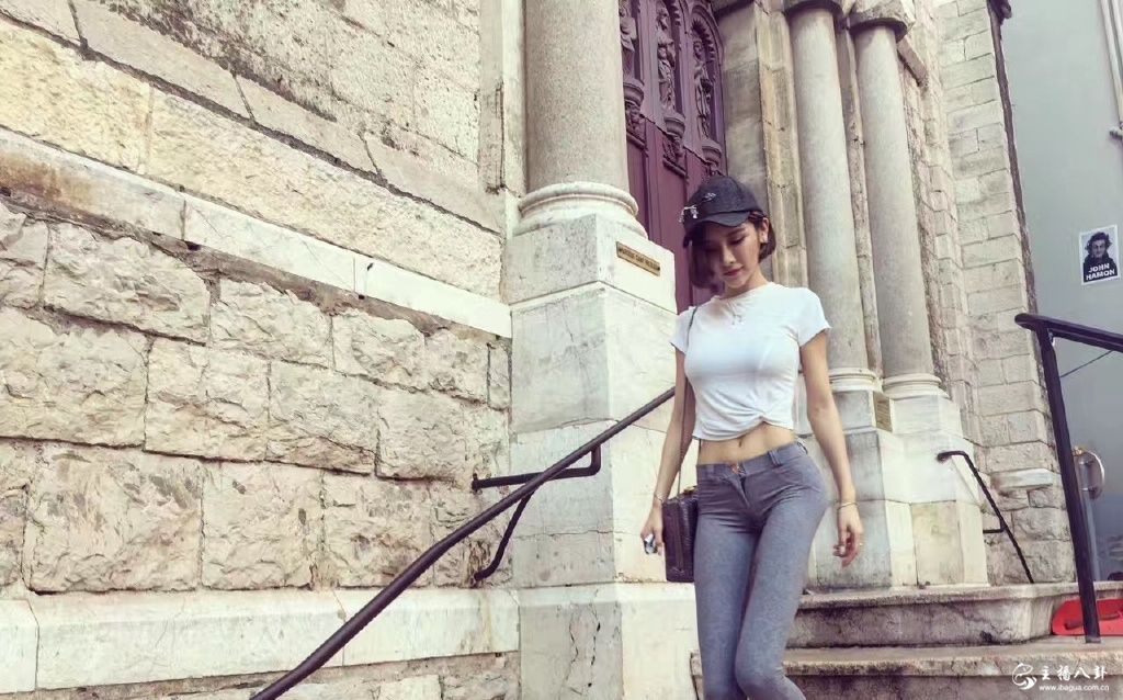 花椒直播美女人气主播小喵大宝生活性感写真照片7