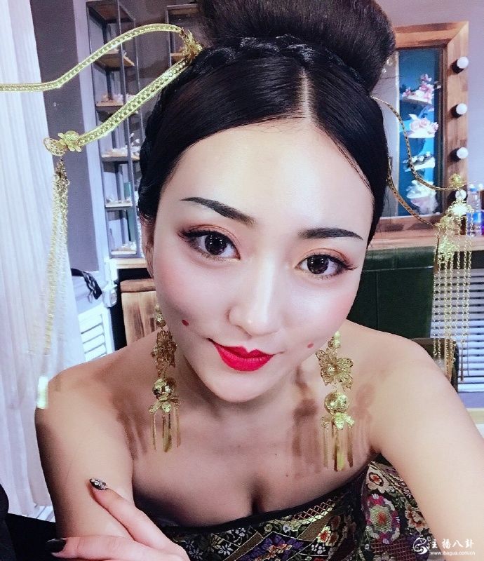 YY：做主播真赚钱，佑徒南夕购买价值一百多万保时捷！