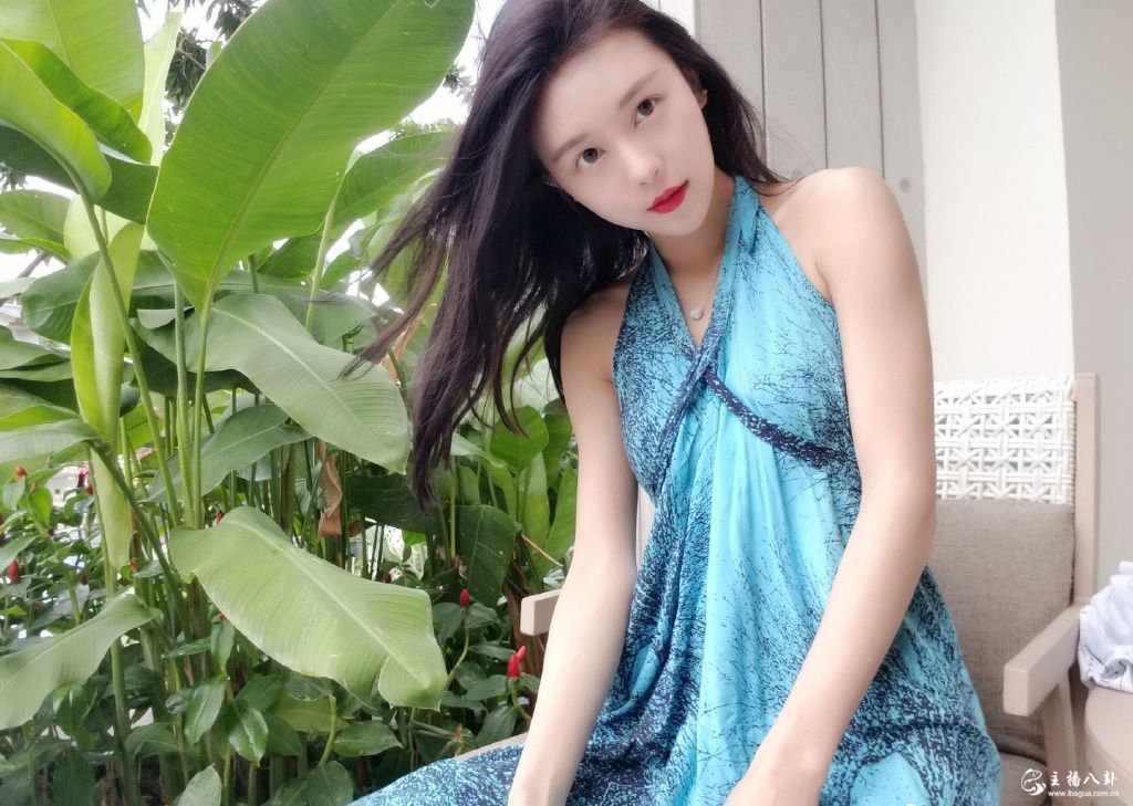 斗鱼直播当红人气主播欢欢女神生活写真照2
