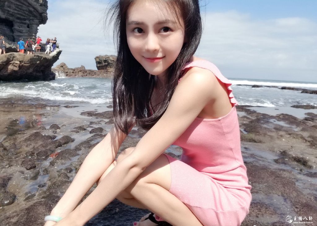 斗鱼直播当红人气主播欢欢女神生活写真照8
