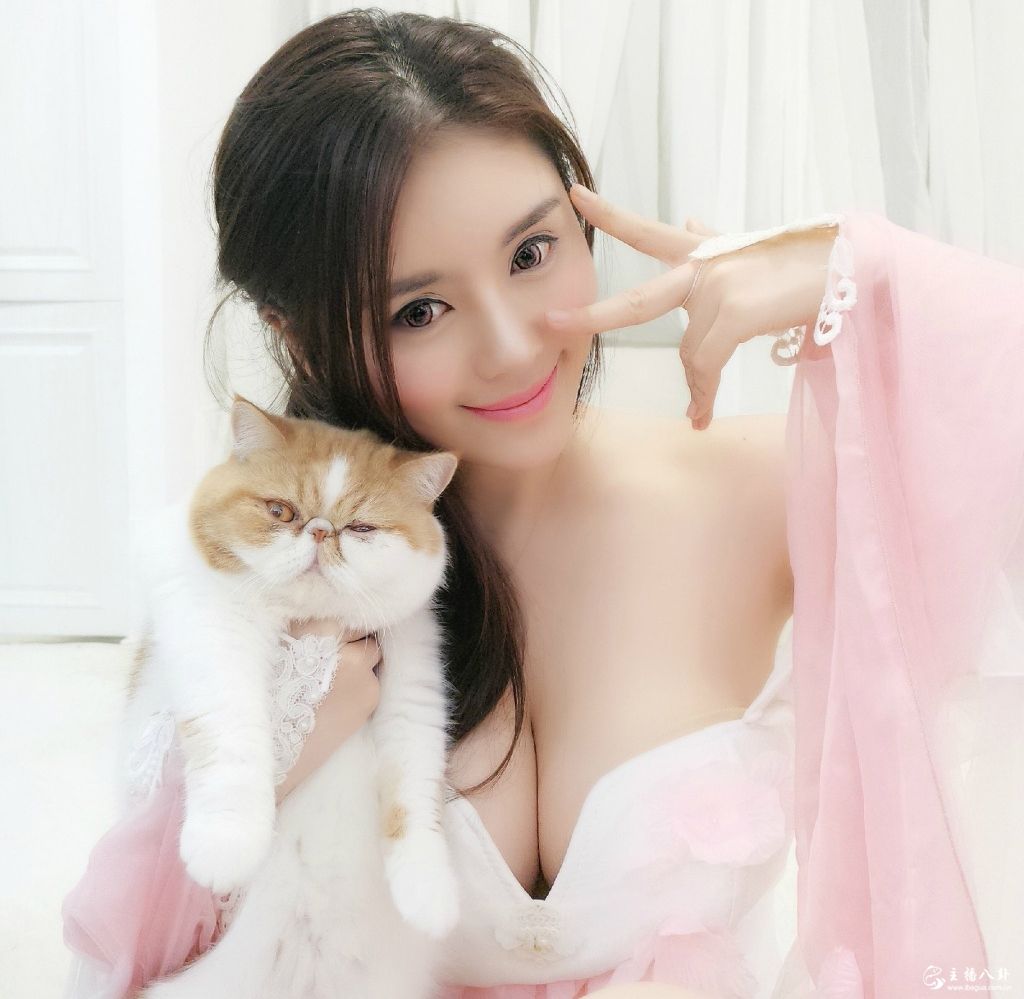 斗鱼直播当红人气主播七哥张琪格COSPLAYG奶百花写真照片1