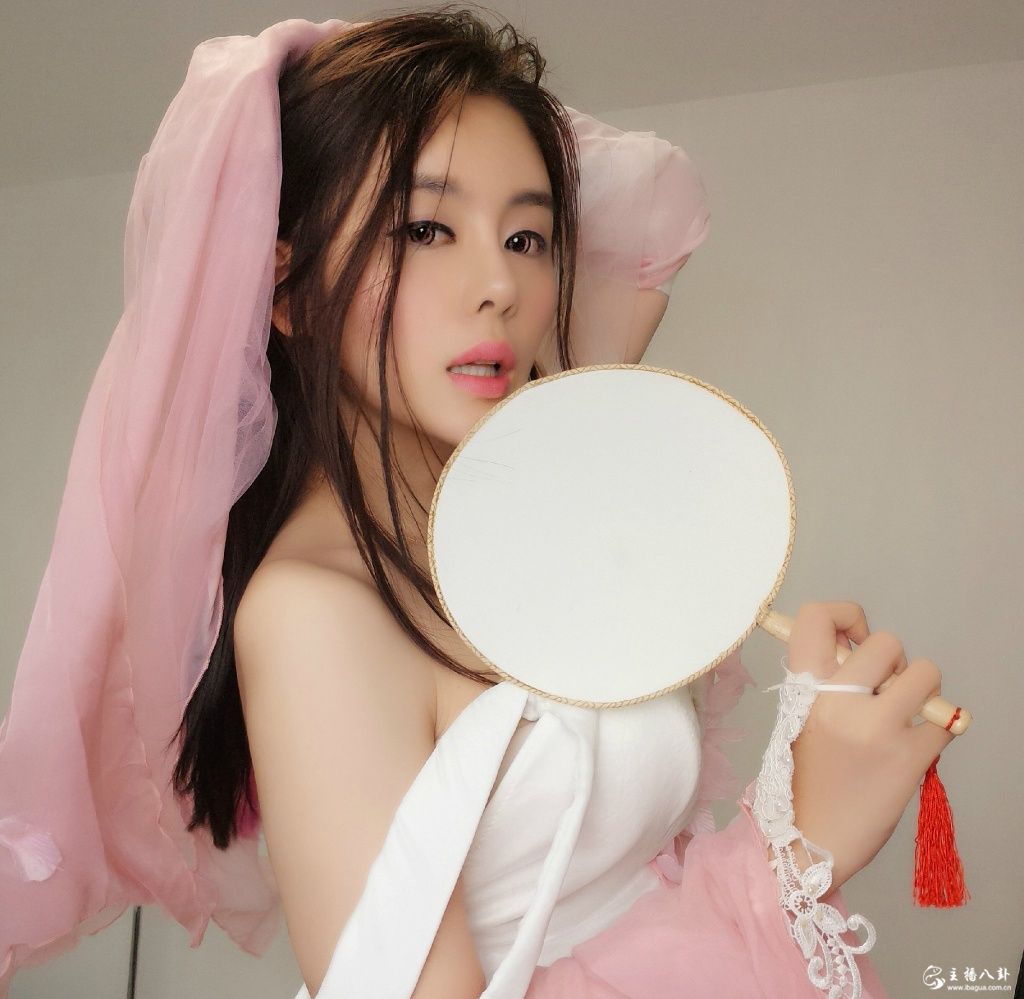 斗鱼直播当红人气主播七哥张琪格COSPLAYG奶百花写真照片5