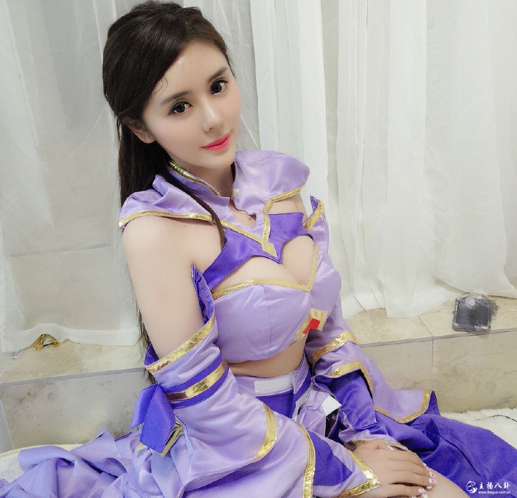 斗鱼直播当红人气主播七哥张琪格COSPLAY王者荣耀露娜写真照片1