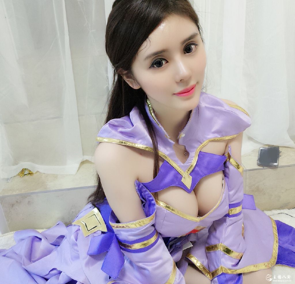斗鱼直播当红人气主播七哥张琪格COSPLAY王者荣耀露娜写真照片2
