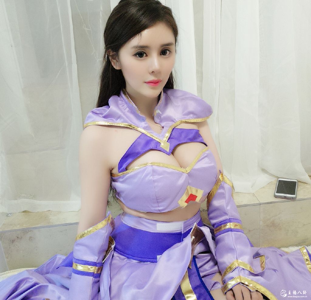 斗鱼直播当红人气主播七哥张琪格COSPLAY王者荣耀露娜写真照片3