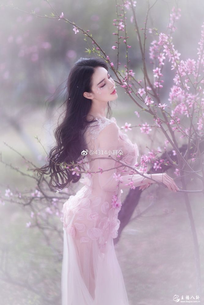 YY当红人气主播小耳朵性感写真照1