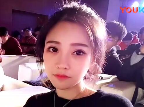 冯提莫2017-12-07直播录像回放 冯提莫：北京V峰会现场播会儿~P2
