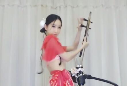 斗鱼美女主播郭mini即兴尬舞
