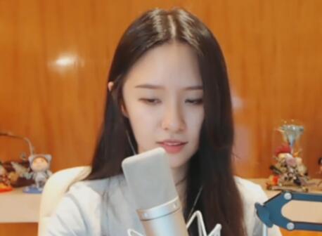 阿冷翻唱歌曲《Girlfriend》