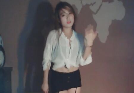 斗鱼美女主播软妹小九九直播间性感热舞视频(2)