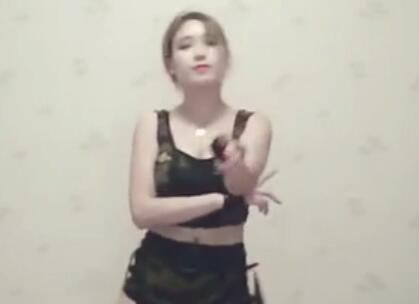 斗鱼美女主播软妹小九九直播间性感热舞《Dady》视频