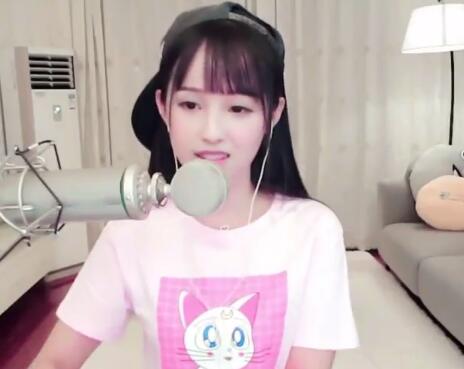 文小婧翻唱歌曲《东京不太热》