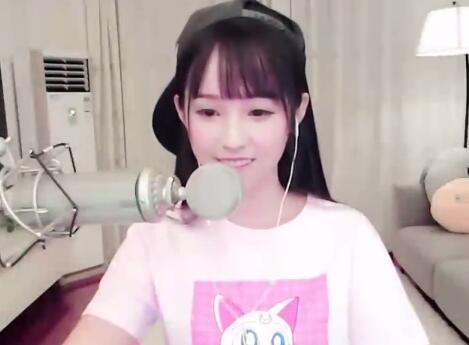 文小婧翻唱歌曲《快乐崇拜》
