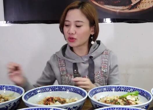 大胃王密子君：面宽而厚, 犹如裤腰带, 口感劲道, 相传康熙十分喜爱的小食,