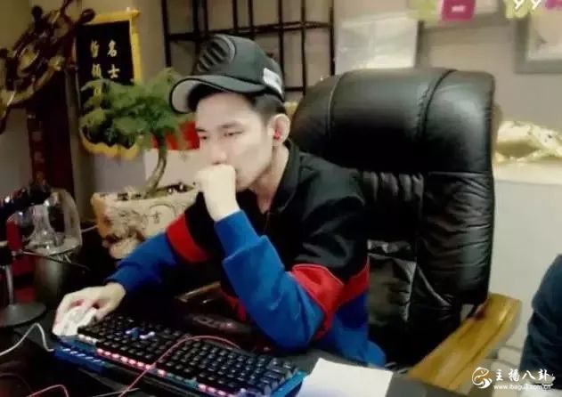YY：阿哲痛哭宣布退赛年度，承认怂了！曝某些大哥言而无信，返钱都没人