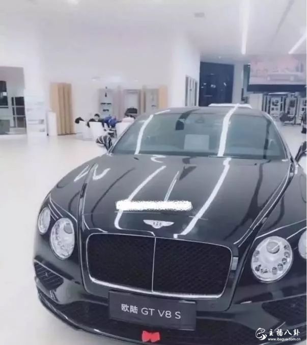 快手：吴迪入手600万豪宅后，再购豪车，价值400万的宾利GT