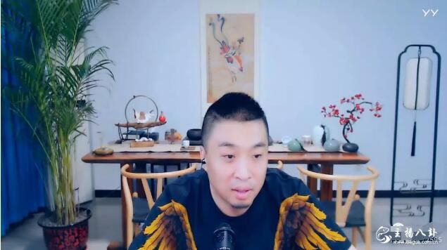 快乐现身YY，嘲讽七夜说话太狂所以揍他！