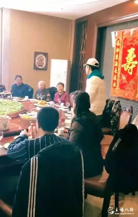 阿哲为94岁奶奶庆贺大寿！视频曝光气氛温馨其乐融融！