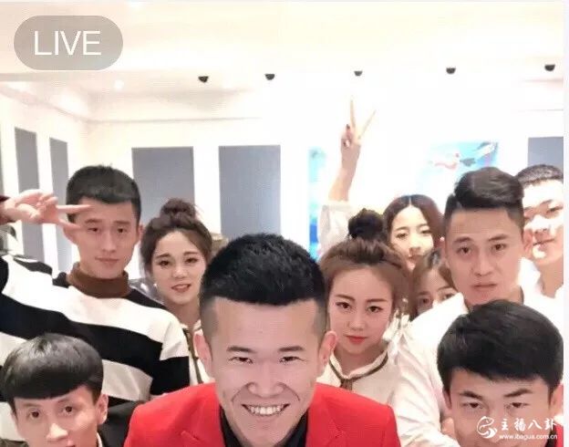 二驴即将改点直播，打不过就跑！人气干不过房岩，直播间爆其猛料！