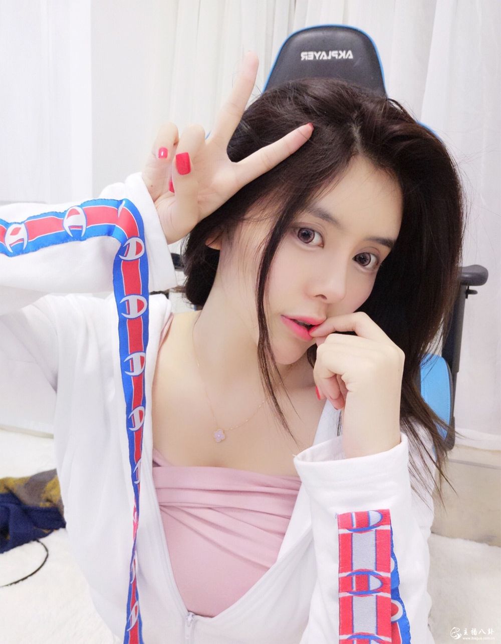 斗鱼当红女主播张琪格生活写真系列照片1