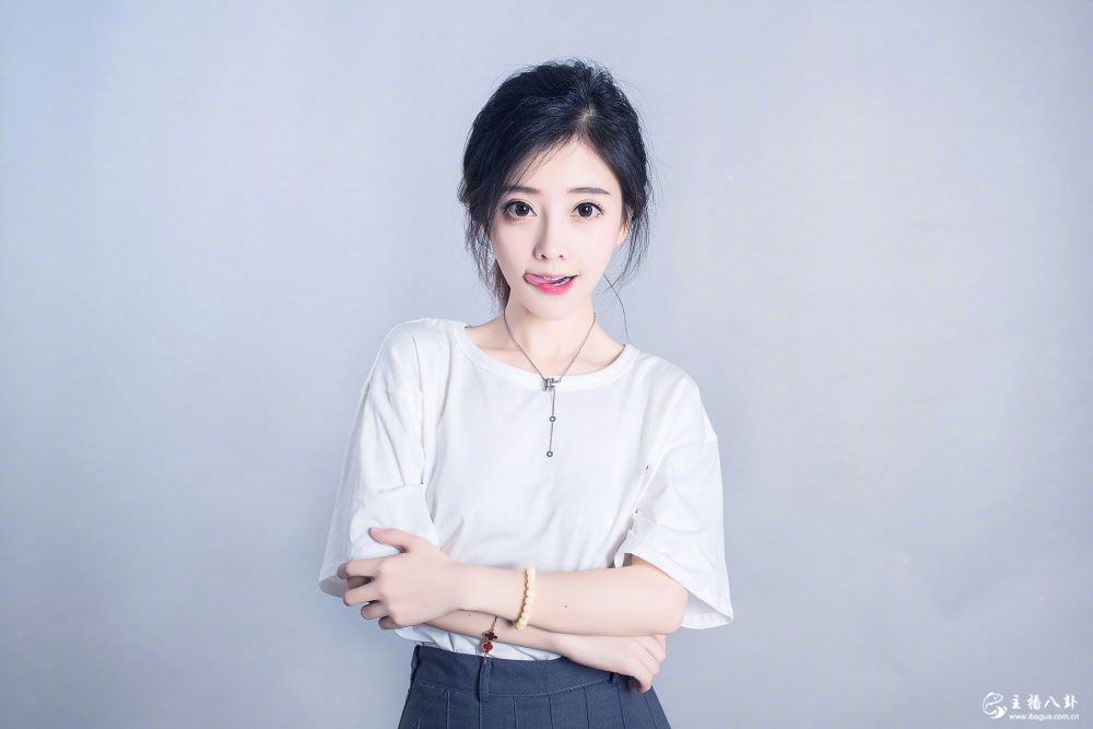 斗鱼当红人气女主播冯提莫写真系列照片（二）6