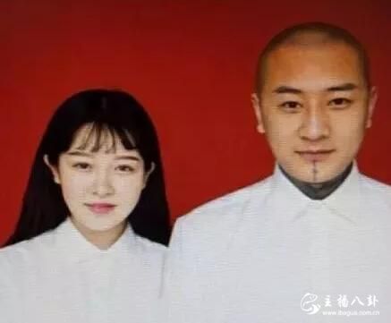 方丈结婚证照片曝出，看看媳妇是谁认识吗？不打码的！
