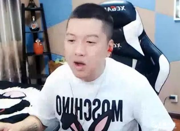 二驴曝阿哲月底回归，官方迫于公会压力！