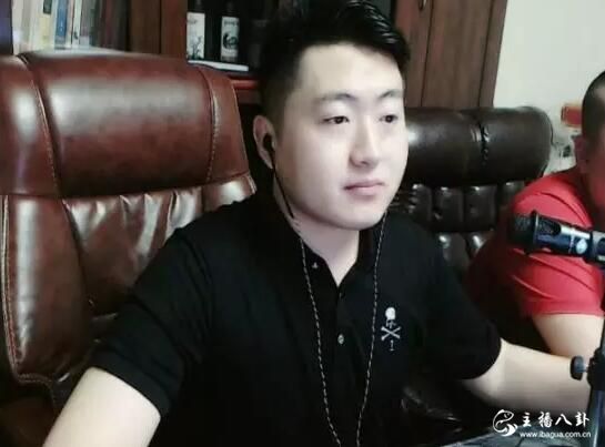 小洲举办粉丝辩论会，结果低估洲家军的实力，现场几度失控对喷！