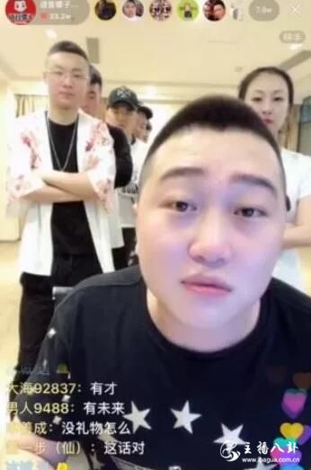 语音骡子转战八点档，再劝王小佳回归，隔空嘲讽万伊！